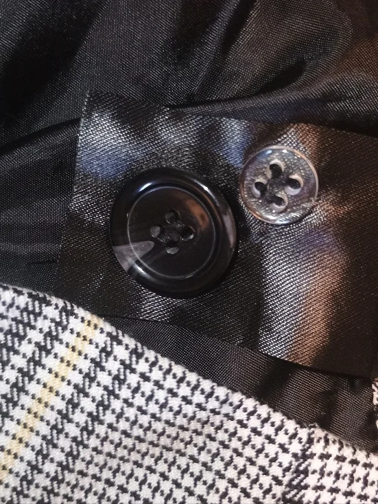 Y2k 90s Style Divided H&M Plaid Double-Breasted Mini Skirt in Black and White - Picture 6 of 8